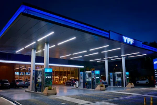 YPF confirmó que será más barato cargar nafta a la madrugada