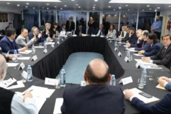 Se reúnen los gobernadores para reclamar fondos nacionales