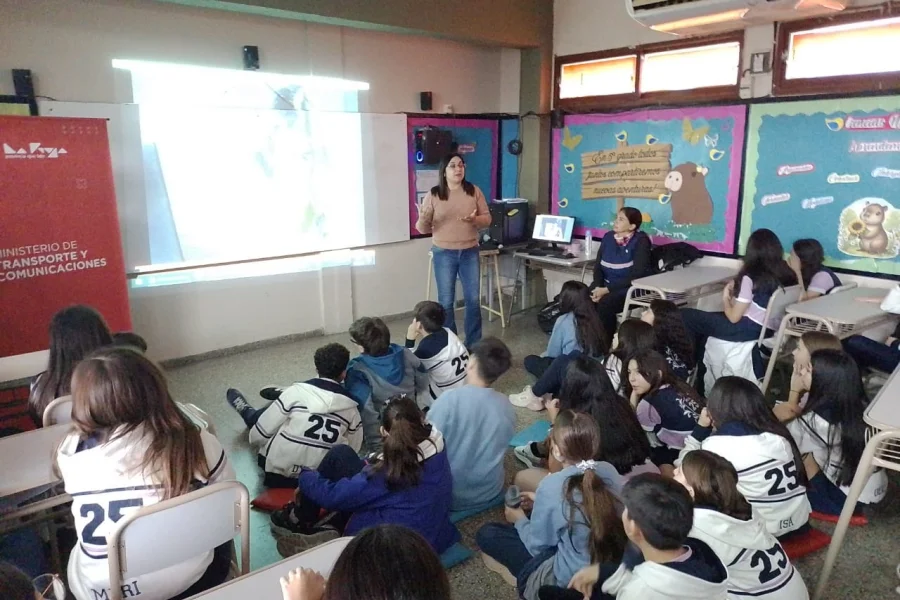 Dictaron charla en la Escuela Gabriela Mistral. Dictaron charla en la Escuela Gabriela Mistral.