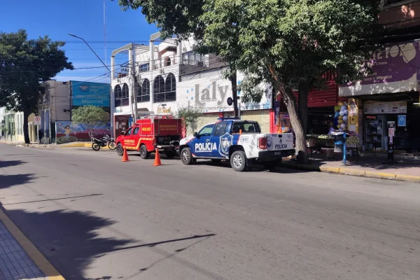 Motociclista sufrió una caída en pleno centro de la capital