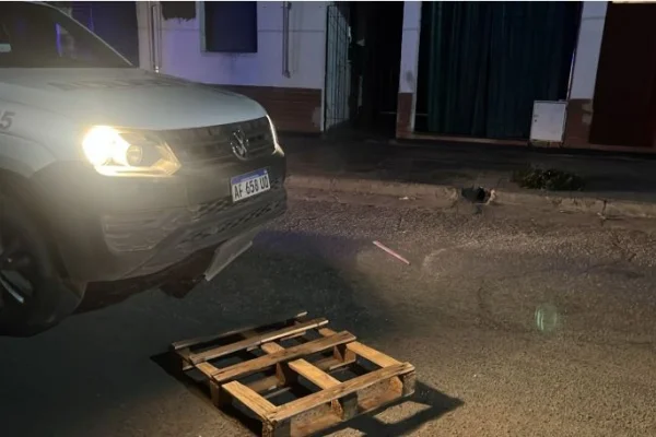 Desorden y agresión a personal policial en Barrio Las Agaves