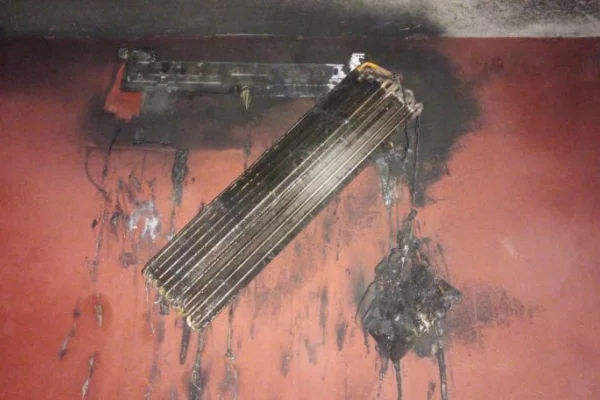 Susto en la madrugada: incendio en una vivienda del barrio 13 de Enero por cortocircuito en aire acondicionado