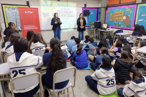 Dictan charla sobre el uso responsable de las redes sociales para alumnos de Nivel Primario