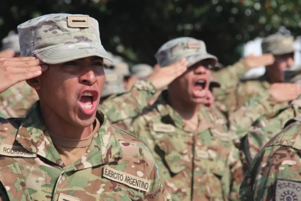 Servicio Militar Voluntario: los soldados cobrarán $600 mil mensuales y podrán terminar sus estudios