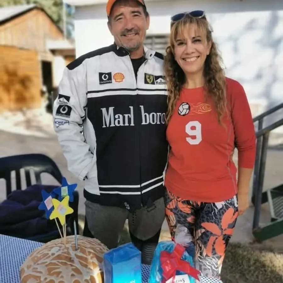 María Eugenia Muñoz y su esposo. La profesora de música resultó gravemente herida
