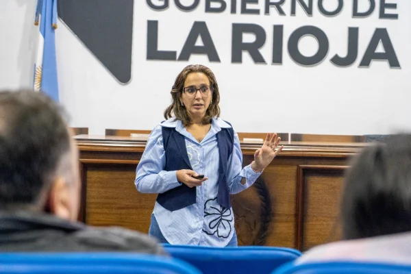 Salud forma a trabajadores sociales para acompañar a pacientes terminales