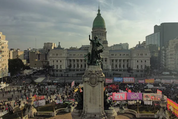 La marcha llenó los alrededores de un Congreso vallado por un megaoperativo de seguridad