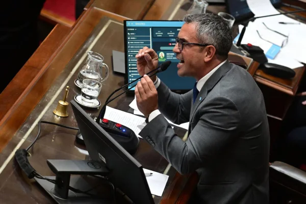 Con fuertes críticas de la oposición al Gobierno, Diputados discute cambios en las jubilaciones