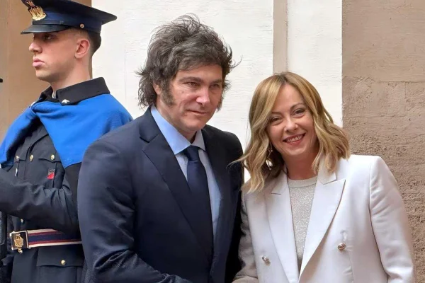 Milei empieza su gira europea: cumbre con el papa León XIV y cena con Meloni