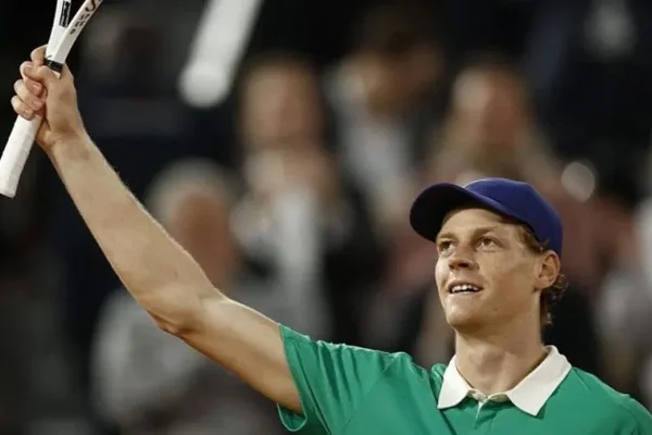 Jannik Sinner venció a Novak Djokovic y jugará la final de Roland Garros ante Alcaraz