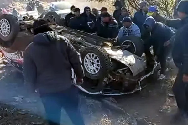 Vuelco en el Rally del Poncho no dejó heridos de milagro