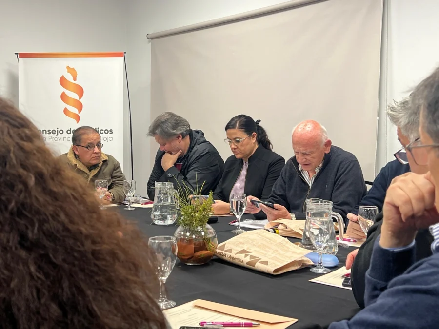 Aportes. En representación del Consejo de la Provincia de La Rioja: Dra Karam Aida Amelia Presidente, Dr. Diaz Orona Angel Alberto Vice Presidente.