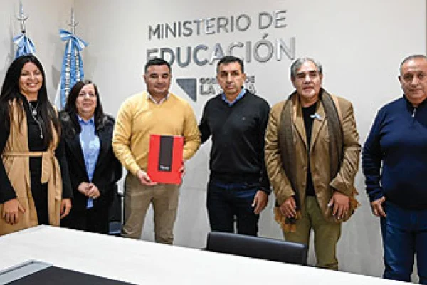 Firman convenio para una extensión áulica