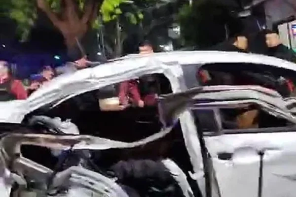Robaron un auto y tras chocar un ladrón murió y otro fue detenido