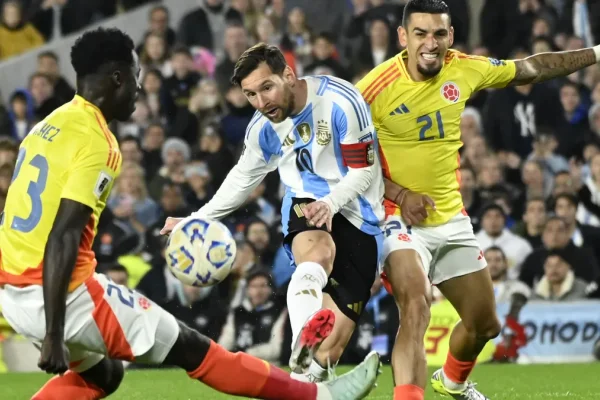 Corazón y carácter: Argentina le empató a Colombia con un jugador menos