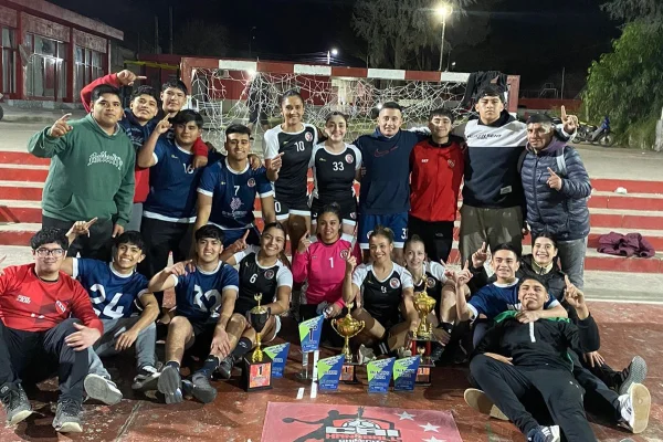 El Rojo festejó en el Torneo Apertura de Damas y Caballeros