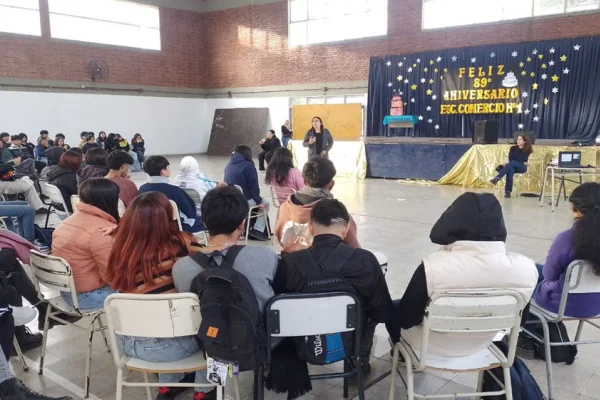 Estudiantes de Comercio N° 1 participaron en jornadas de concientización digital