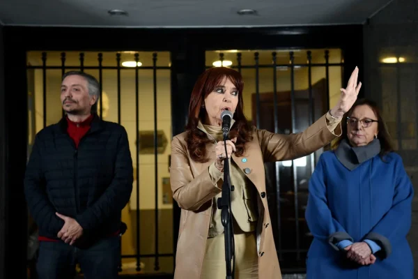 El Tribunal pide a Migraciones reforzar controles para evitar que Cristina Kirchner salga del país