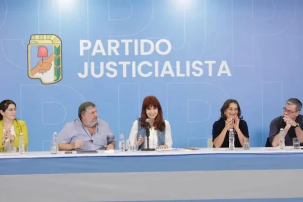 Cumbre de urgencia del PJ y la CGT: dirigentes K y sindicatos anticipan protestas en respaldo a CFK