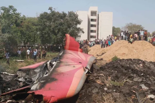 India inicia una investigación formal sobre el accidente aéreo: encontraron la caja negra