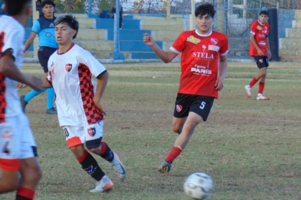 Newell's goleó a Independiente