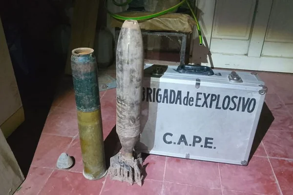 El CAPE secuestró dos proyectiles de guerra desde una casa de la capital