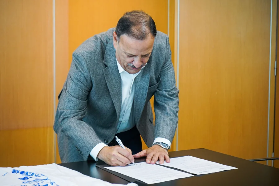 El gobernador de la provincia de La Rioja, Ricardo Quintela, se comprometió con la Campaña Nacional por la Alfabetización.