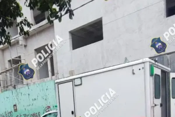 Obrero cayó de un andamio y sufrió lesiones