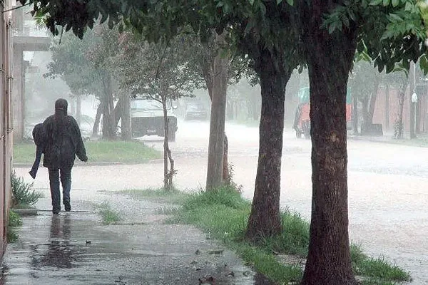Difunden alerta amarilla por lluvias para ocho departamentos