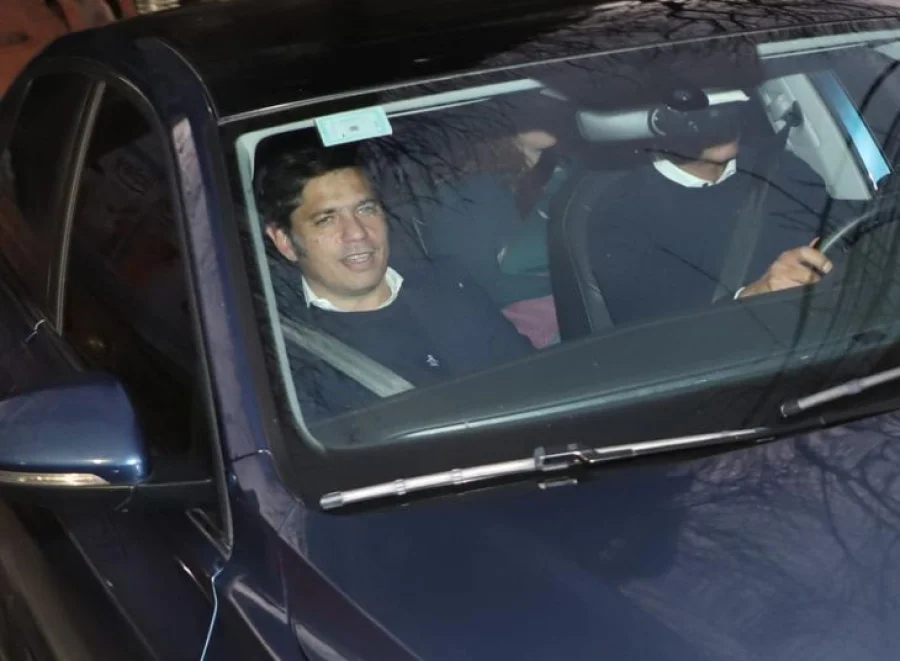 Kicillof llega a la sede del PJ en calle Matheu