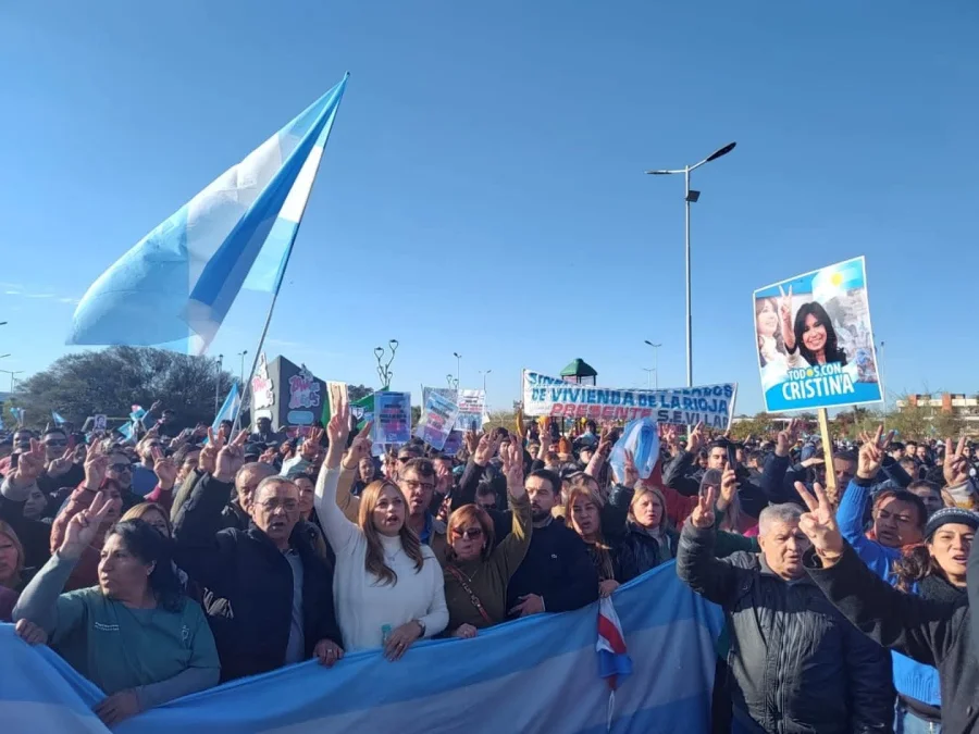 “No van a poder vencer ni al peronismo ni a un pueblo que ama esta tierra, que ama al prójimo”, expresó Madera frente a una numerosa convocatoria.
