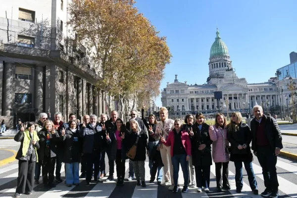 Senadores peronistas se movilizan a Plaza de Mayo en apoyo a Cristina Kirchner