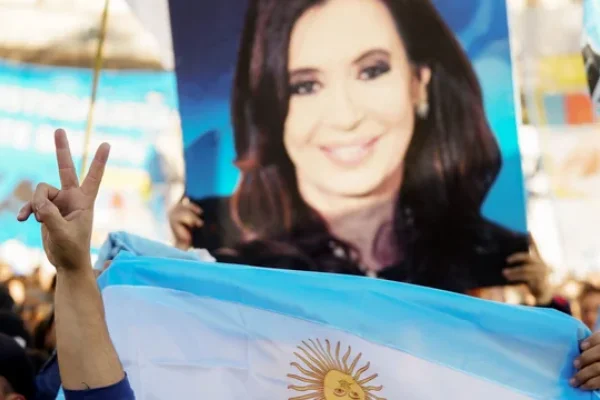 El kirchnerismo convocó a un “banderazo” para saludar a Cristina Kirchner por el Día de la Bandera
