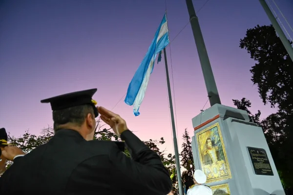 El gobernador Ricardo Quintela celebró el Día de la Bandera con un mensaje de unidad