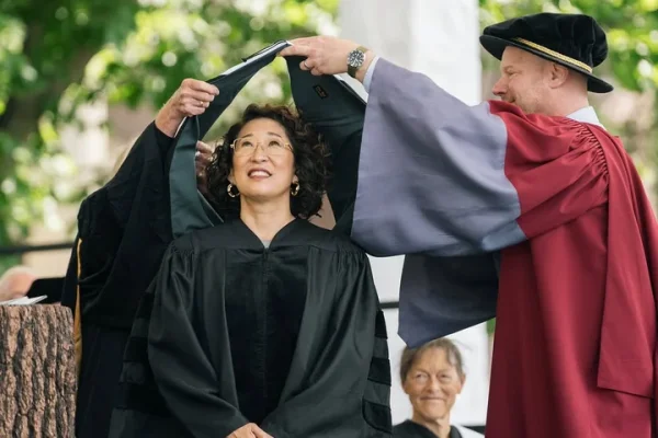 Ahora sí es la Dra Yang: Sandra Oh recibió un doctorado y bromeó sobre el sueño de sus padres