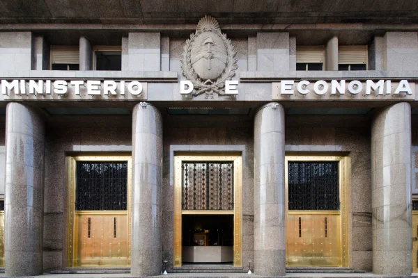 El Ministerio de Economía enfrenta fuertes vencimientos para el cierre de junio