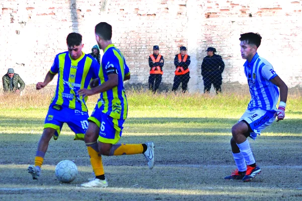 Defensores y Racing brindaron un vibrante empate