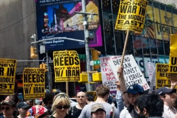 Protestas en Estados Unidos contra la guerra tras los ataques a instalaciones nucleares iraníes