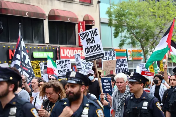 Fuertes protestas en Estados Unidos en contra de la guerra con Irán