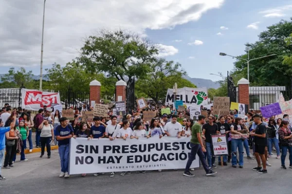 Las universidades públicas se movilizan este jueves en todo el país para reclamar por la ley de Financiamiento y habrá paro docente