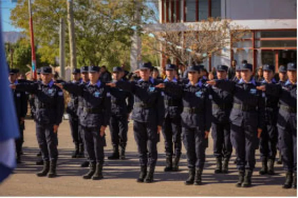 Cadetes de policía de Chepes juraron Lealtad a la Bandera