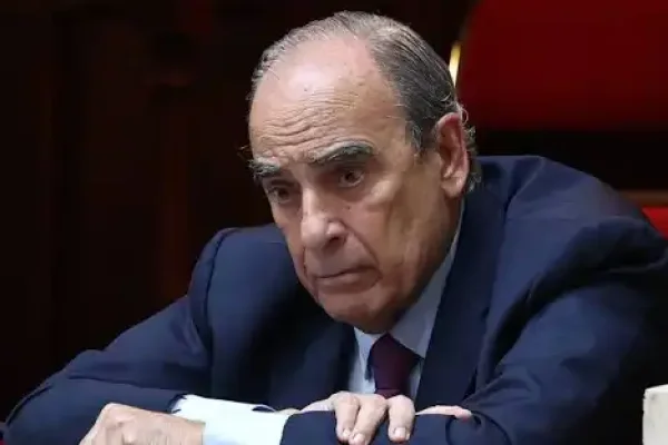 Guillermo Francos se retiró del Senado tras ser acusado de 
