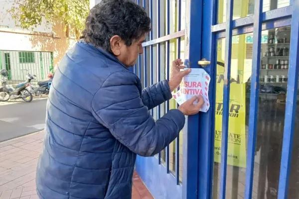 Clausuraron un comercio céntrico de venta de suplementos por productos vencidos