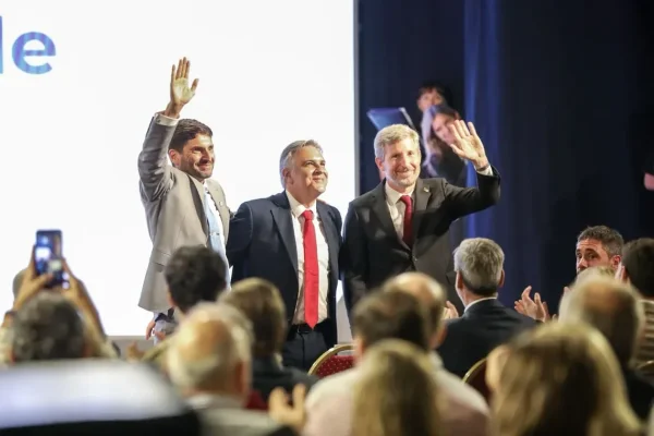 Pullaro, Llaryora y Frigerio cruzan al Gobierno por la suba de retenciones