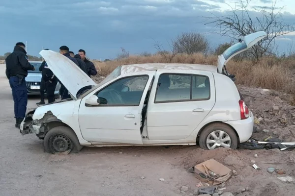 Volcó y sufrió heridas leves