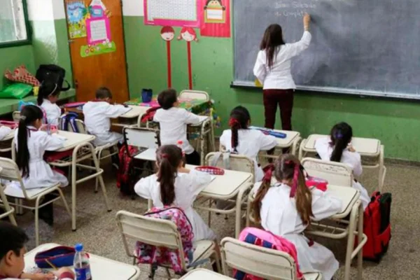 En 10 años, aumentó un 54% la cantidad de docentes egresados, y solo 1% la cantidad de alumnos en inicial, primaria y secundaria