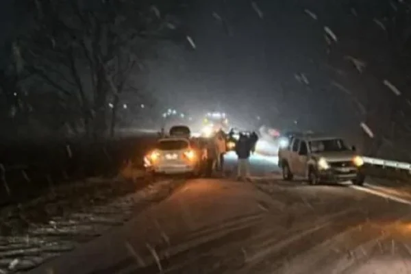 Choque en cadena y hielo en la Ruta 38: colapso total entre La Cumbre y Giardino