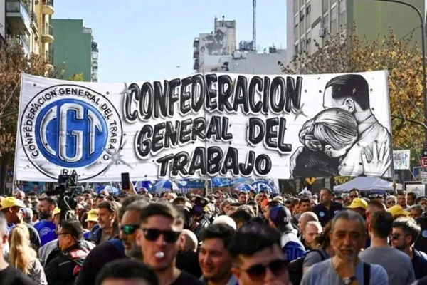 Nuevo revés judicial para Milei: declaran inconstitucional el decreto que limita el derecho a huelga