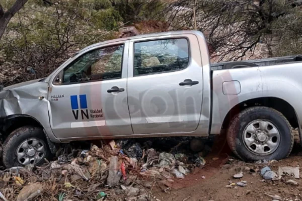 Derrape por hielo en Ruta 40: una camioneta de Vialidad Nacional terminó en la banquina