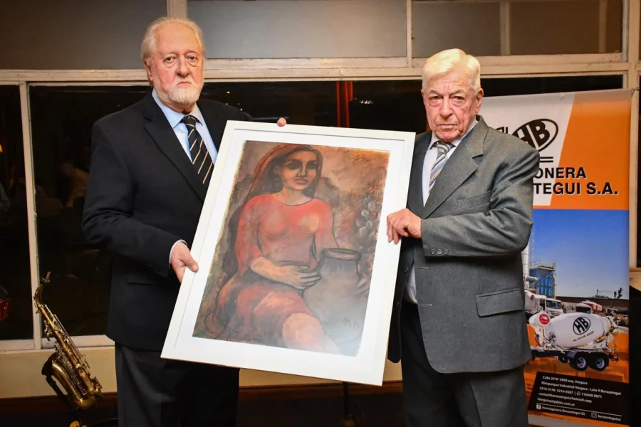 Juan Boglione hizo entrega de una obra de la reconocida artista Nora Solano